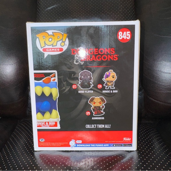 Gamestop Exclusive Funko POP! and Die: Dungeons and Dragons Mimic 6-inch D20 - Picture 5 of 9